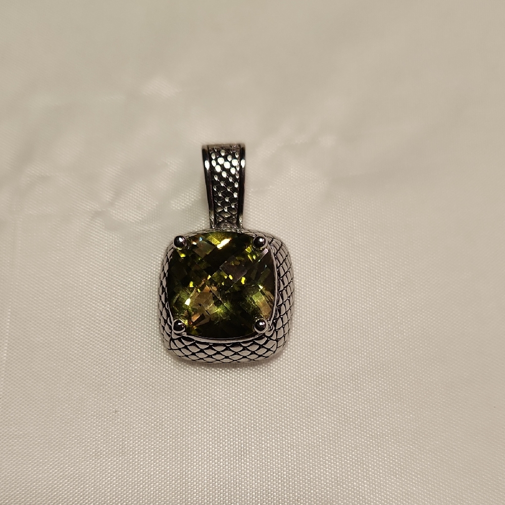Elegant Silver and Green Pendant